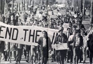 Hearts in Suspension en anglais