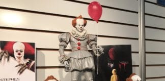 neca grippesou pennywise 2017 scale action figure 02