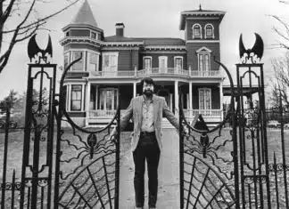Stephen King se confie sur son roman “Other Worlds than These” et la nouvelle série “Carrie”